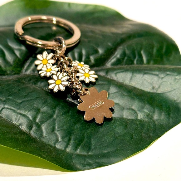 COACH Daisy Dangle Silver Key Ring - Picture 5 of 9